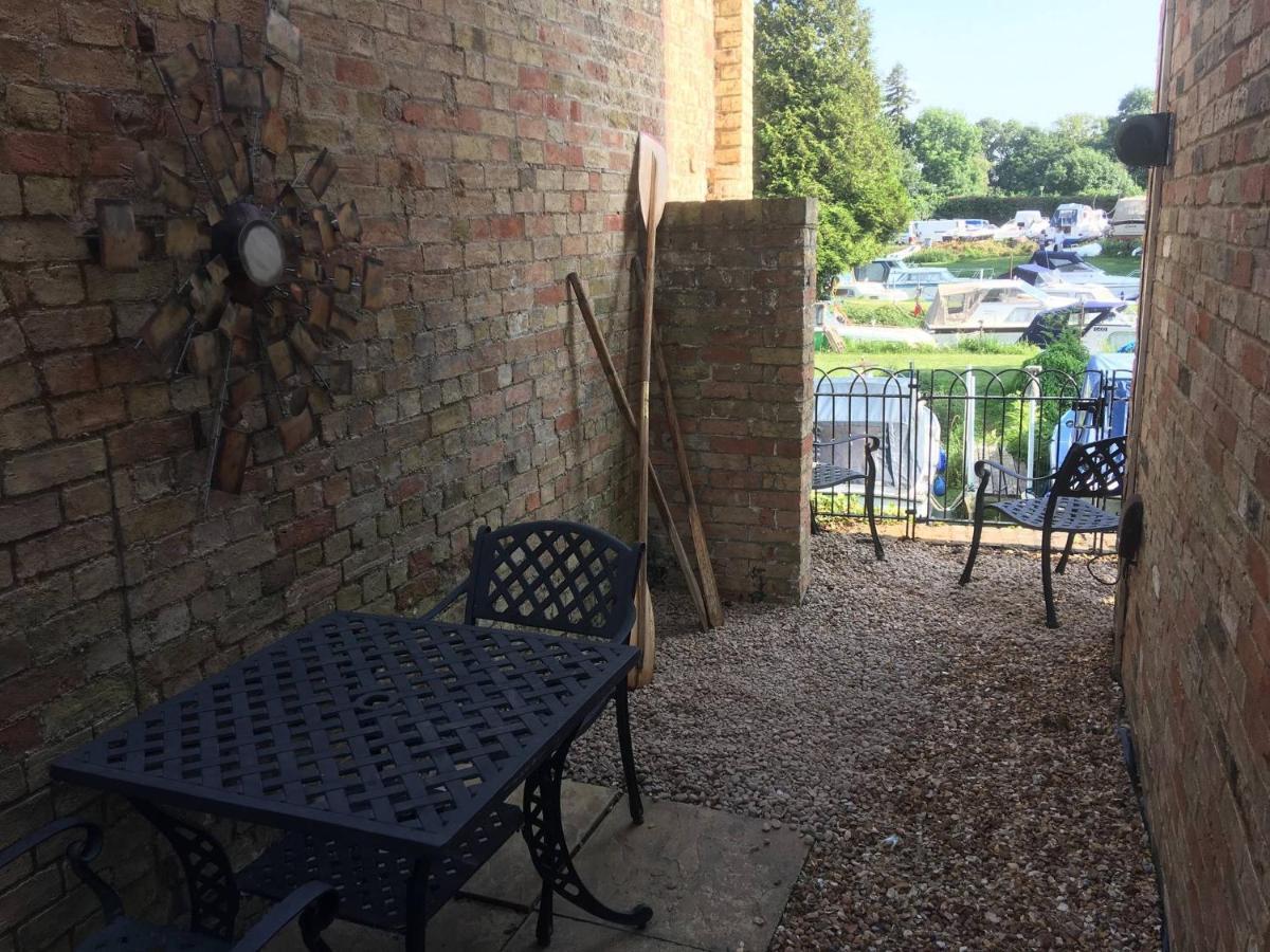 River Courtyard Apartment In The Heart Of Stneots Saint Neots Exteriér fotografie